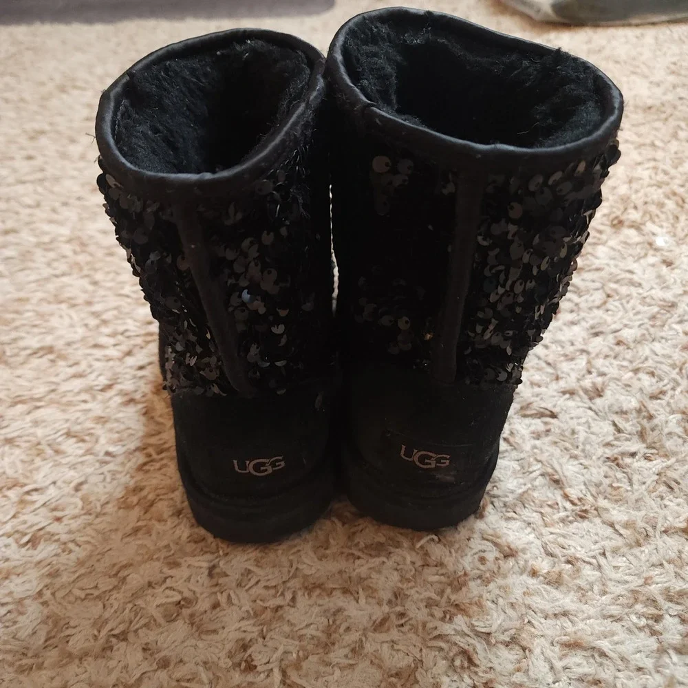 UGG Classic Short Sequin Boots Kids Black Sparkly Mid Calf Pull On Boots